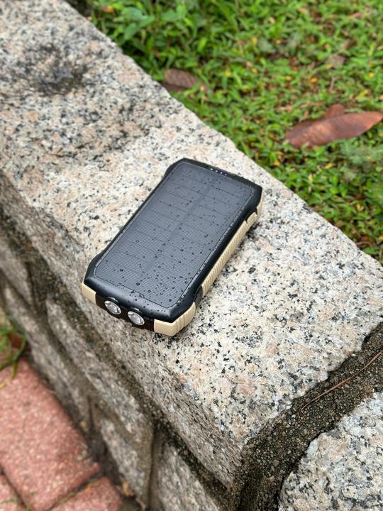 Actual product image Vinnic Solar Charger (20000 mAh, 20 W, 74 Wh)