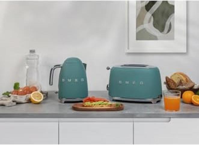 Actual product image Smeg KLF03EGMEU Kettle Emerald Green, 50s Style Aesthetics (1.70 l)
