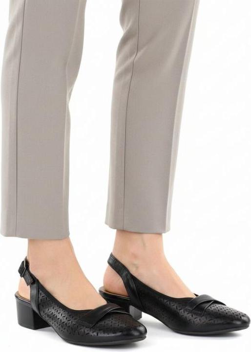 Immagine prodotto Jezzi Women's openwork pumps with a strap, black ASA200-18 (39)