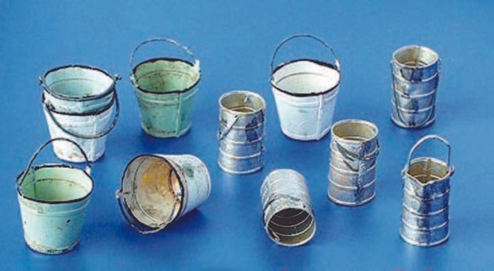 Plus Model Metal cans and buckets