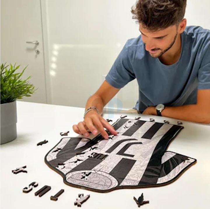 Actual product image Iconic Juventus FC - Jersey - Wooden Puzzle Size L (500 pieces) (500 pieces)