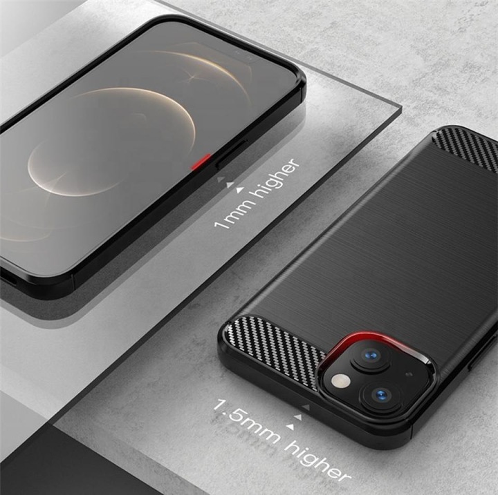 Immagine prodotto Screenguard Custodia in TPU morbido spazzolato al carbonio (Apple iPhone 13)