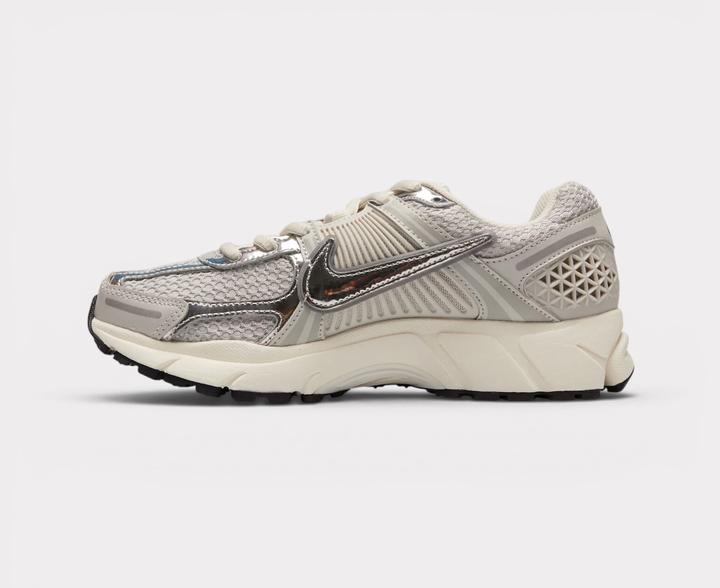 Image du produit Nike Zoom Vomero 5 Photon Dust Metallic Silver (Women's) (40)