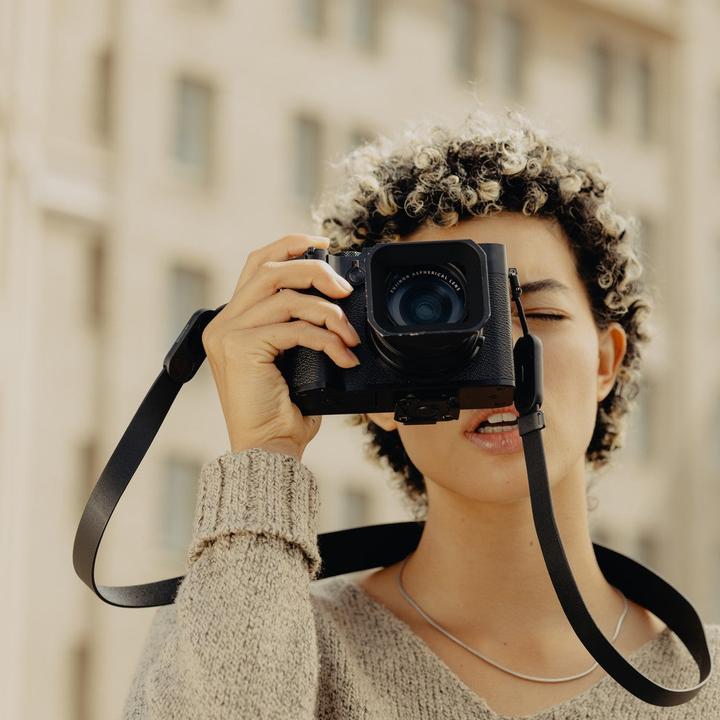 Actual product image Peak Design Leather Camera Strap Standard (Neck belt)