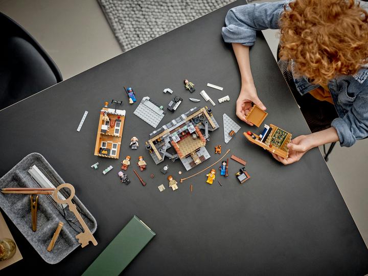 Actual product image LEGO 12 Grimmauld Place (76408, LEGO Harry Potter)