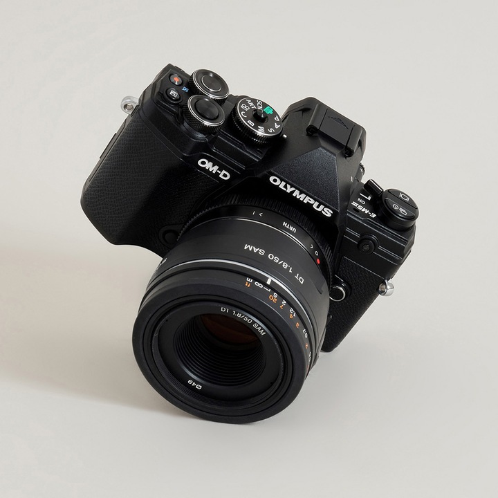 Produktbild Urth Lens Mount Adapter: Compatible with Sony A (Minolta AF) Lens to Micro Four Thirds (M4/3) Camera Body