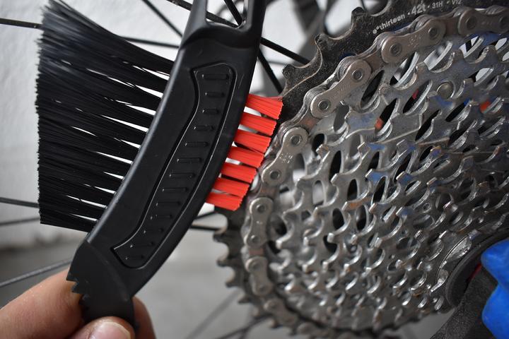 Produktbild 29BT Kit chaine vélo : 1x outil de réparation chaîne vélo + 1x set de nettoyage chaîne vélo + 1x clé alle