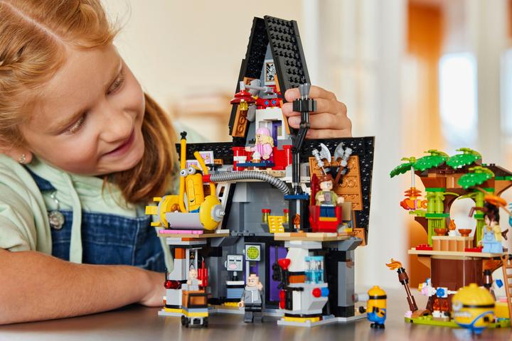 Actual product image LEGO Family villa of Gru and the Minions (75583, LEGO Minions)