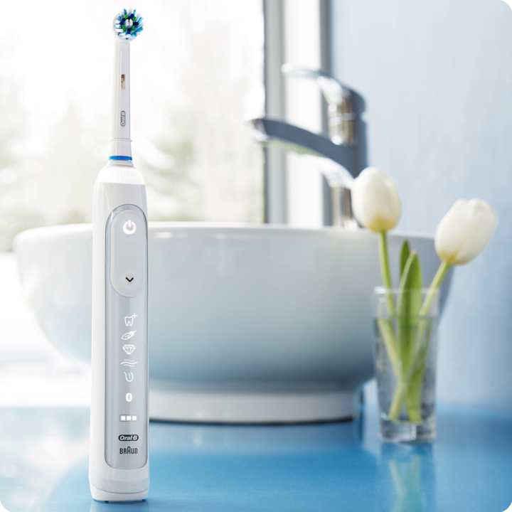 Actual product image Oral-B Genius 10100S (Oscillating toothbrush)