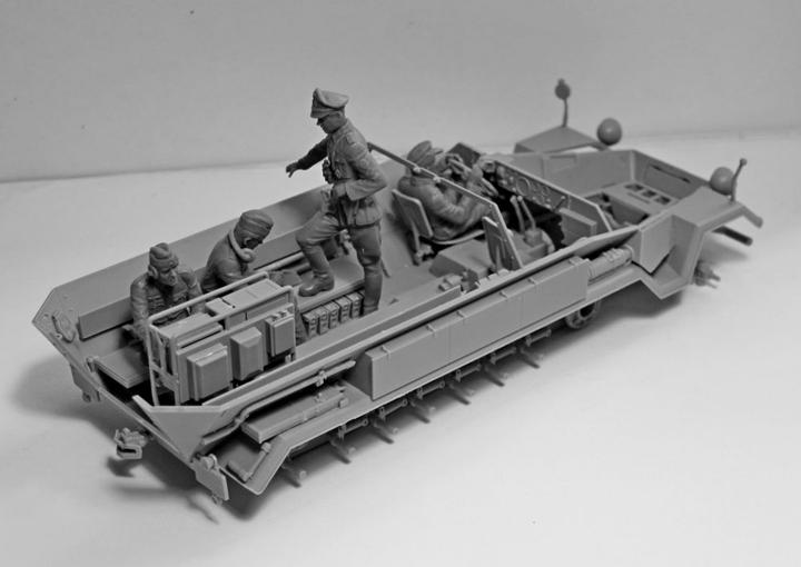 Produktbild ICM German Command Vehicle Crew (1939-1942) (4 figures)
