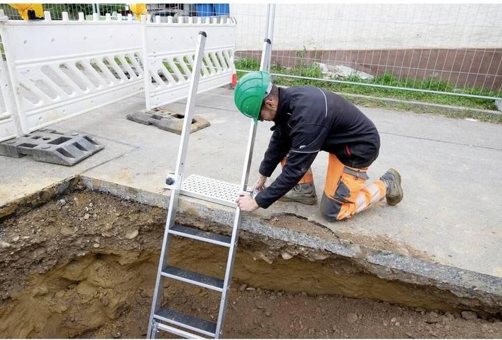 Actual product image Munk Günzburger Steps Construction Pit Ladder Insertion Part with 2 Steps (Scaffolding, 80 cm)