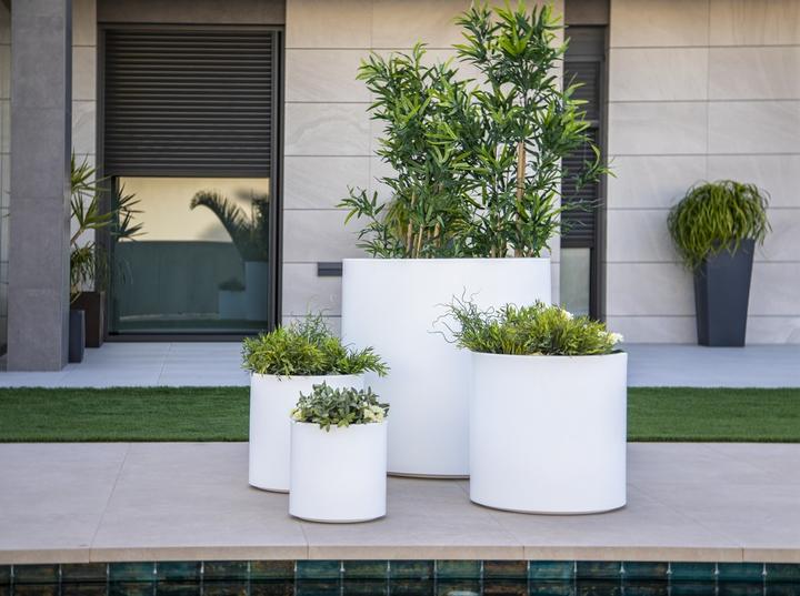 Actual product image Newgarden HORTENSIA 30 flower pot round ø30x30cm black 18L with water reservoir outdoor