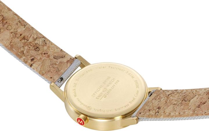 Actual product image Mondaine Classic - von der Natur inspiriert - Ip Gold (Analogue wristwatch, 40 mm)