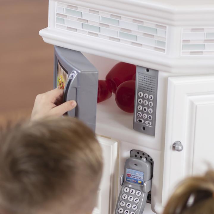 Actual product image Step2 Lifestyle Dream Kitchen