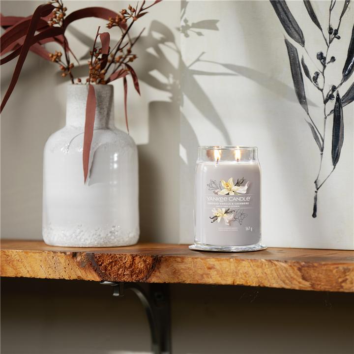 Actual product image Yankee Candle Smoked Vanilla & Cashmere
