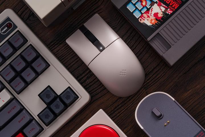 Produktbild 8bitdo Retro R8 Mouse with Charging Dock N version 85CB02 (Kabelgebunden, Kabellos)