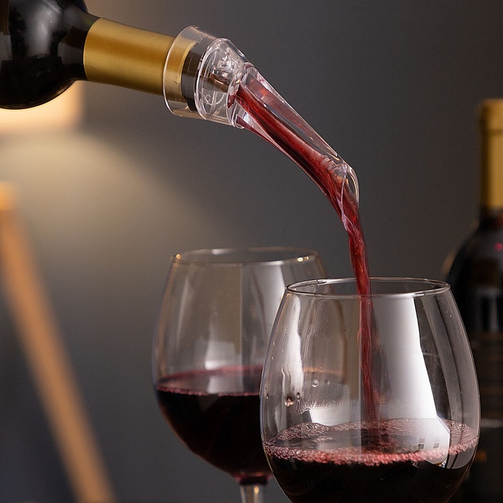 Actual product image InnovaGoods Set of wine accessories - Servin (Wine aerator, Wine pourer)