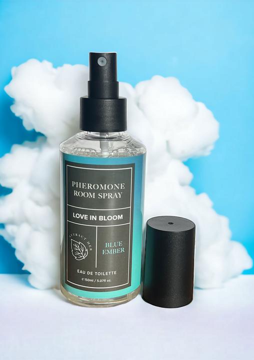 Produktbild Eye of Love Pheromone Room Spray Attract Her 150ml Blue Ember (150 ml)