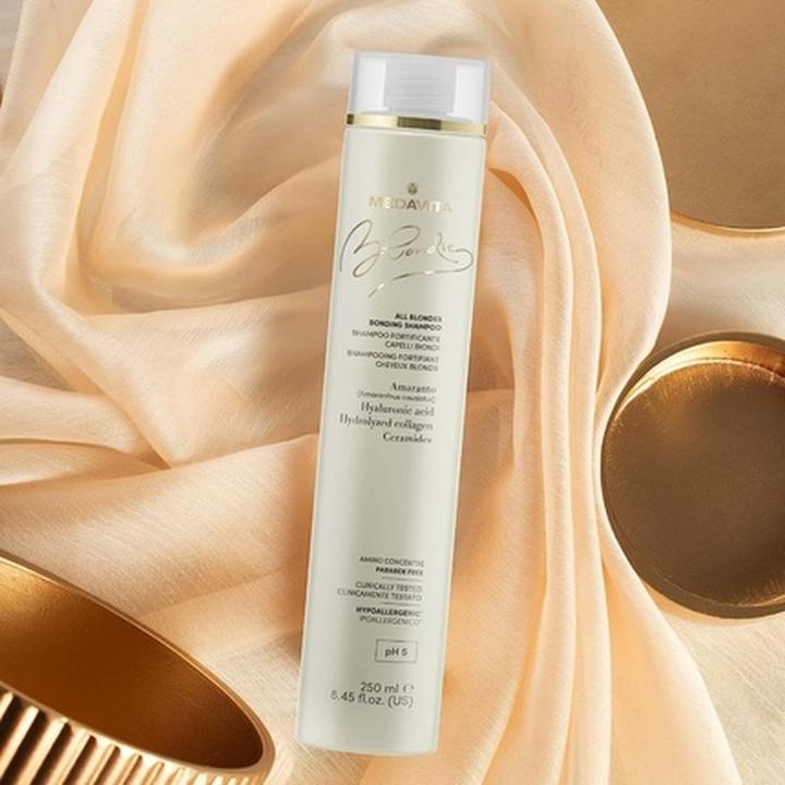 Produktbild Medavita Blondie Strengthening Shampoo Blonde pH 5 250ml (250 ml, Flüssiges Shampoo)