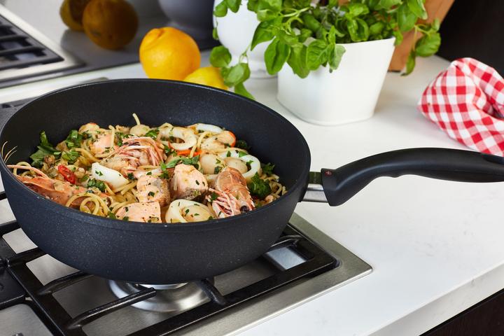 Image du produit Swiss Diamond Poêle à frire Sauteuse CLASSIC XD Noir (26 cm, Poêle à frire, Fonte d'aluminium)