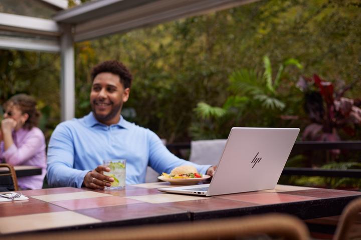 Actual product image HP EliteBook X Flip G1i (14.14", 512 GB, 16 GB, DE, Intel Core Ultra 5 226V)