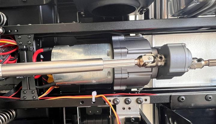 Produktbild Amewi Mercedes-Benz Unimog Geräteträger 4WD (ARR Almost-Ready-to-Race)