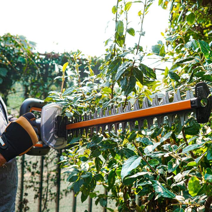 Produktbild Worx Nitro Cordless Telescopic Hedge Trimmer with Brushless Motor, 54cm Cut, 27mm Capacity (Akkubetrieb)