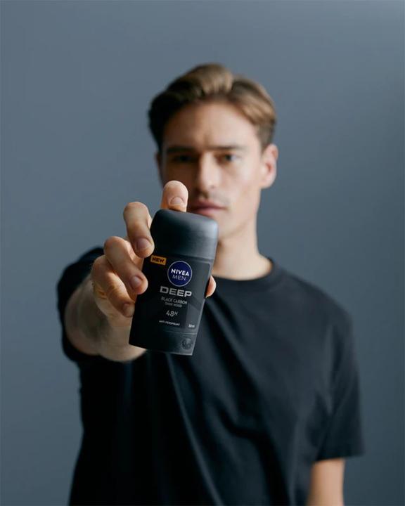 Produktbild NIVEA Deep Black Carbon Dark Wood (Stick)