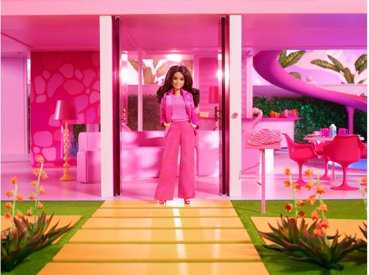 Produktbild Barbie Gloria Wearing Pink Power Pantsuit