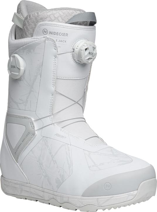 Snowboard boots
