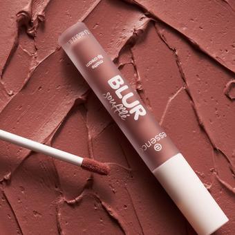 Produktbild essence BLUR soufflé matte lip cream (02 Spice Filter)