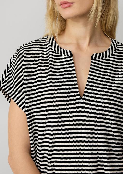 Actual product image S.Oliver Kleid Gestreiftes Kurzkleid aus Jacquard im Relaxed Fit (36)