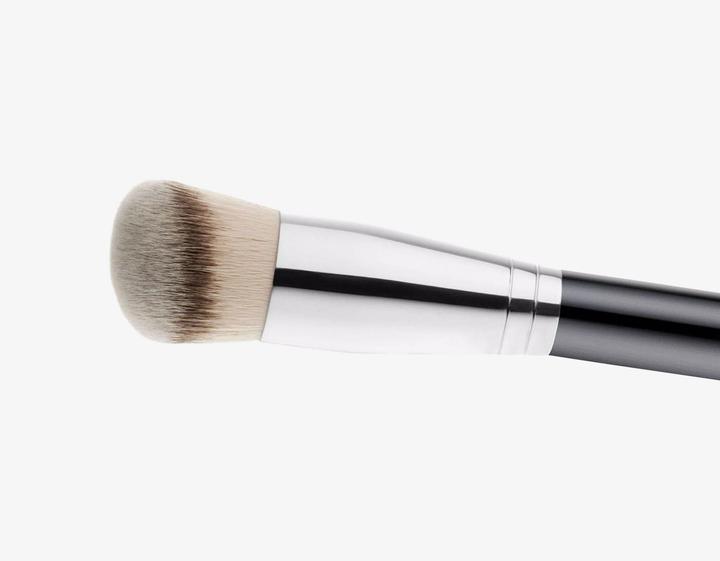 Actual product image MAC Cosmetics 170 Synthetic Rounded Slant Brush (Foundation)