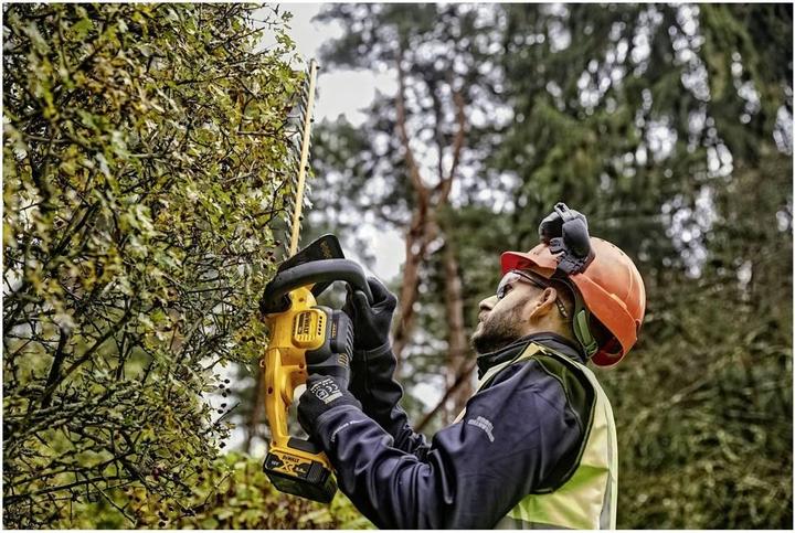 Actual product image DeWalt HEDGE SHEARS 18V DCMHT563P1 550mm 1x5.0Ah (Rechargeable battery operated)