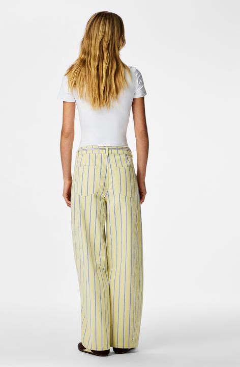 Produktbild Pieces PCBILLO MW BINDEVERSCHLUSS Barrel Fit Jeans (26)