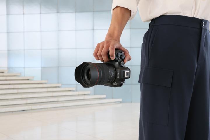 Productafbeelding Canon EOS R6 V behuizing + RF 20-50mm F4 L IS USM PZ (20 - 50 mm, 32.50 Mpx, Volledig formaat)