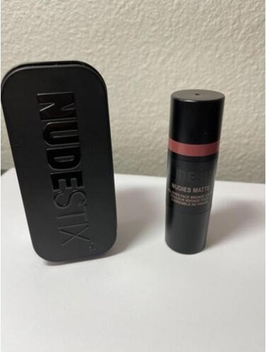 Image du produit Nudestix Stick pour les yeux. nudies Matte Bronze (All Over Bronze Color) - Shade : (All Over Bronze Color, Contour)