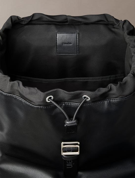 Produktbild Calvin Klein Gurtband-Klappen-Rucksack