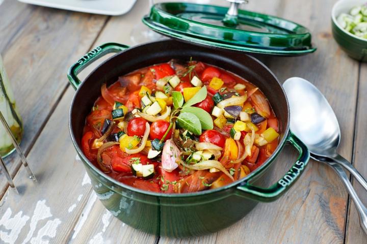 Actual product image Staub Cocotte (24 cm, Casserole + Stewpot, Cast iron)