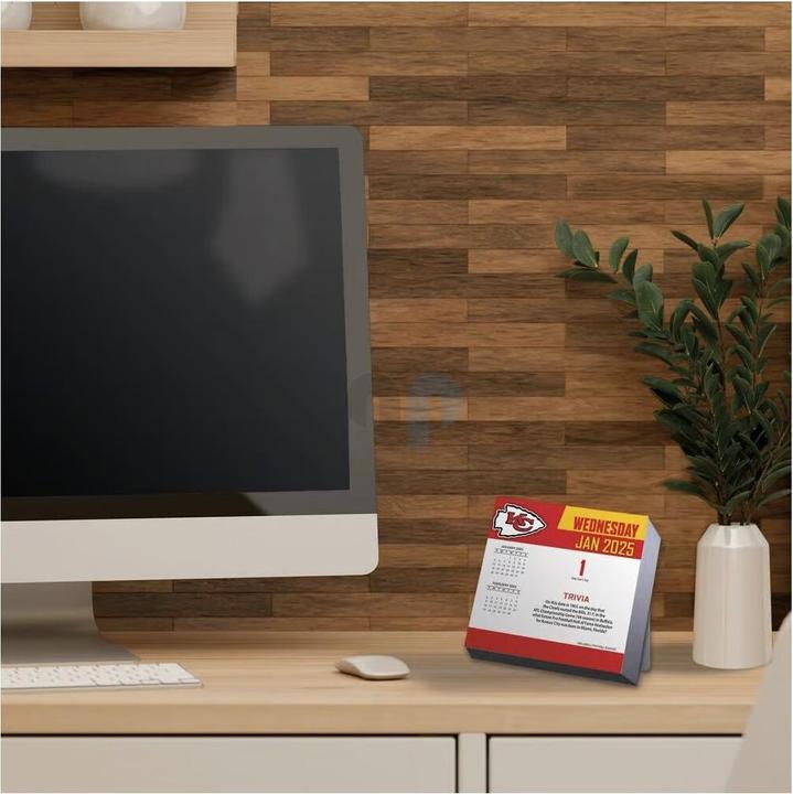 Actual product image NFL - Kansas City Chiefs - Desk Calendar 2025 (Italian, Spanish, English, French, German)