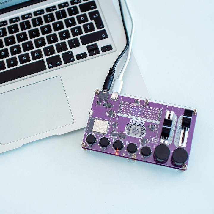 Immagine prodotto CircuitMess Synthia - Sintetizzatore - Kit di elettronica