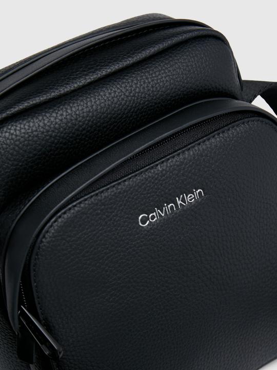 Actual product image Calvin Klein Ck Must Reporter S (51% RECYCLED POLYESTER, 49% POLYURETHANE)