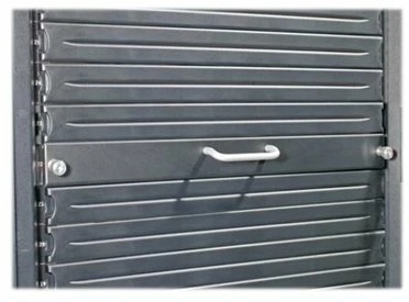 Immagine prodotto APC Pannello di copertura NetShelter AR8136BLK, 10pz
