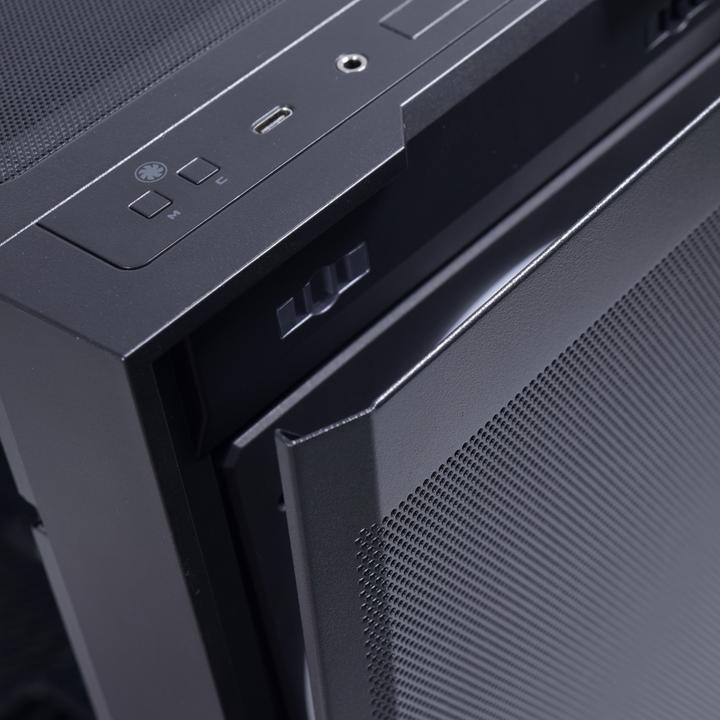 Actual product image Lian-Li Lancool 206 (mATX, Mini-ITX, ATX)