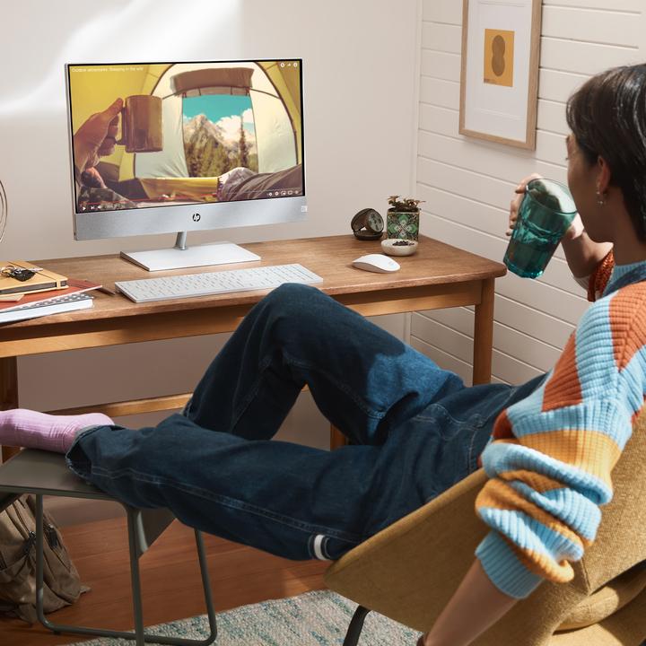 Produktbild HP Pavilion 27-ca1008ng All-in-One-PC 68,6 cm (27 Zoll) (Intel® Core™ i7-12700T, 16GB RAM, 1TB SSD (1000 GB, 16 GB, Intel Core i7-12700T, GeForce RTX 3050)