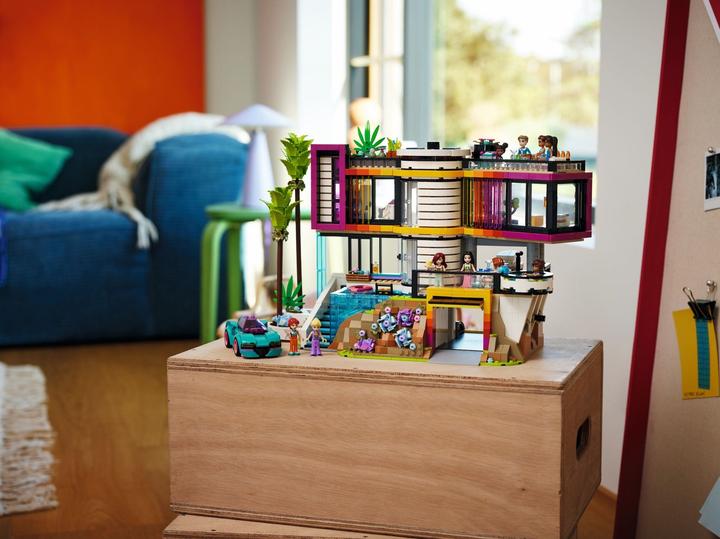 Actual product image LEGO Andrea's Modern Mansion (42639, LEGO Friends)