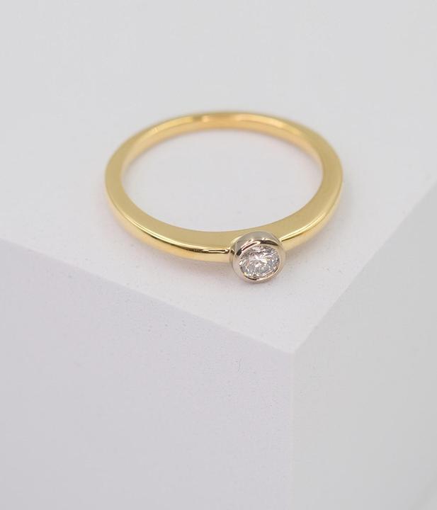 Gelbgold 750, Brillanten 0.15ct. Fassung Weissgold 750