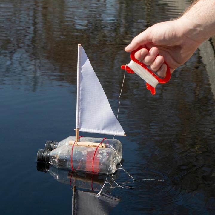 Immagine prodotto Kikkerland Barca a vela Huckleberry