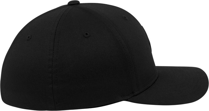 Actual product image Urban Classics Synthetic Leatherpatch Flexfit Cap (S, M)