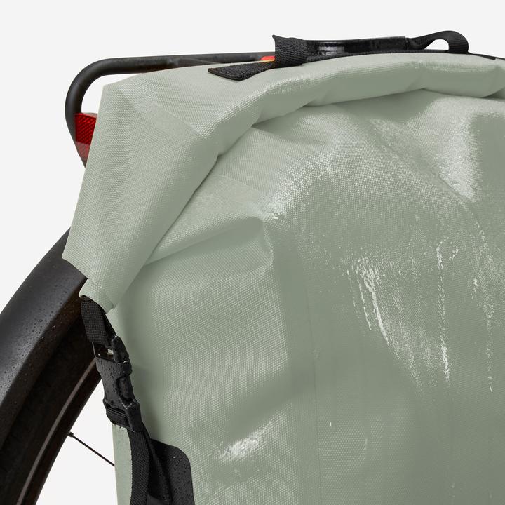 Produktbild Btwin Fahrradtasche 900 wasserdicht 27 Liter salbeigrün (27 l, Gepäckträgertasche)